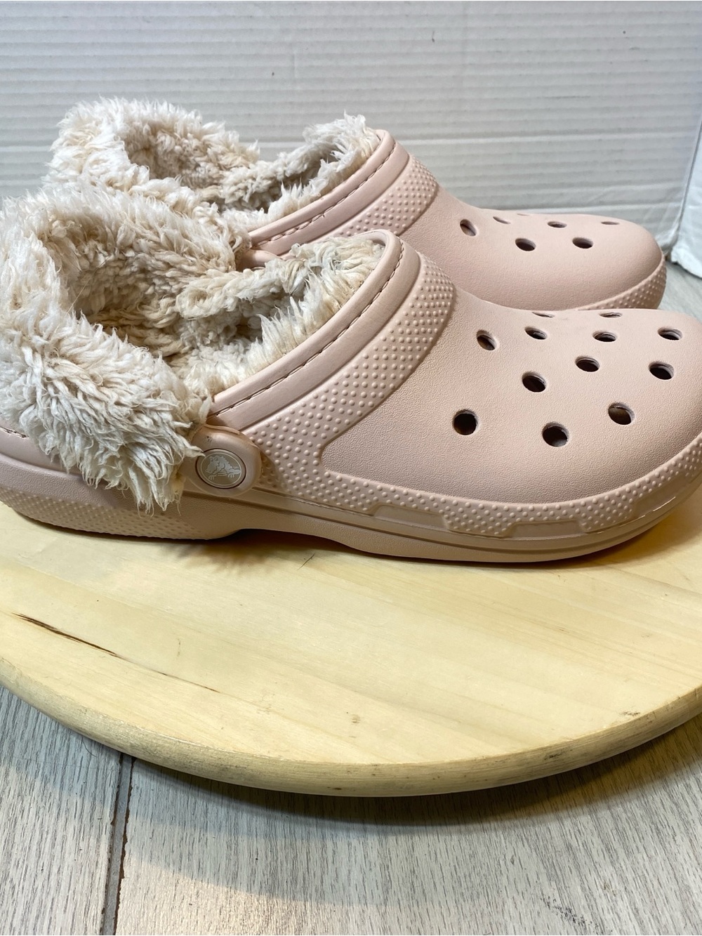 Crocs Classic Lined Clog Pink Fuzzy Sherpa Slippers Shoes Women 11